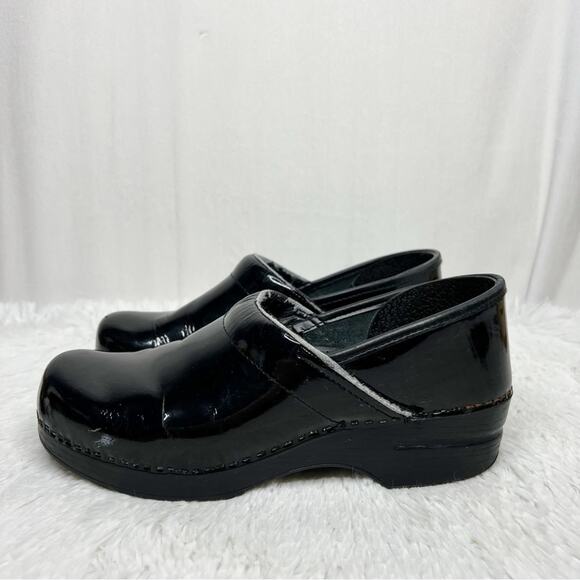 DANSKO / classic black patent leather slip on nursing clogs / 40 - Picture 3 of 11
